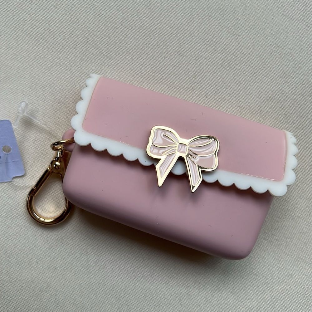 Bath & Body Works Pink Scalloped Bow Snap Case for Hand Sanitizer - Picture 4 of 10